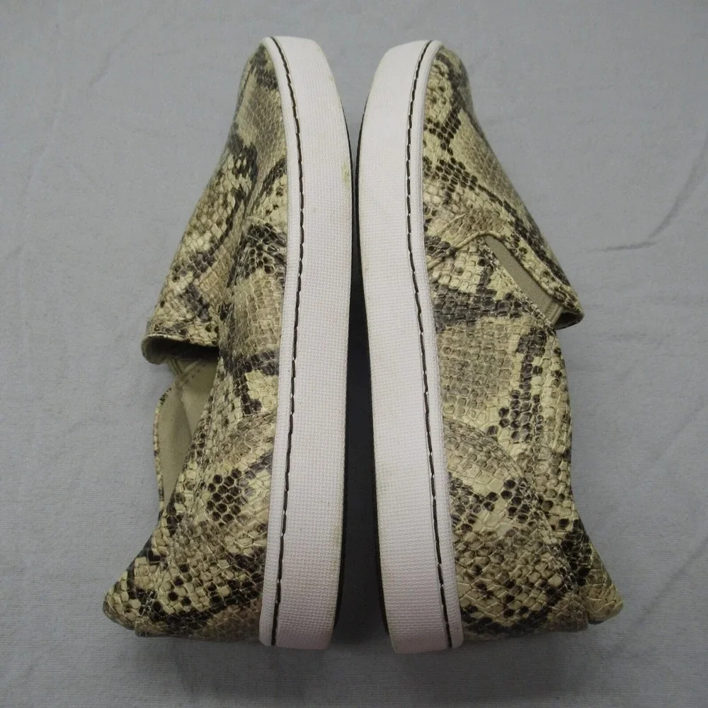 Clarks Shoes Womens 7 M Snake Print Twin Gore Slip On Comfort Casual Sneakers